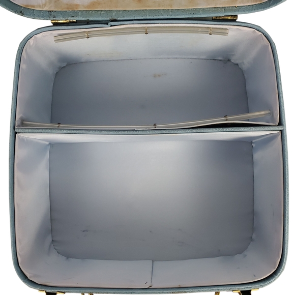 Vntg MCM Blue and Cream Travel Case. Textured Hard Sided Suitcase - Picture 7 of 11